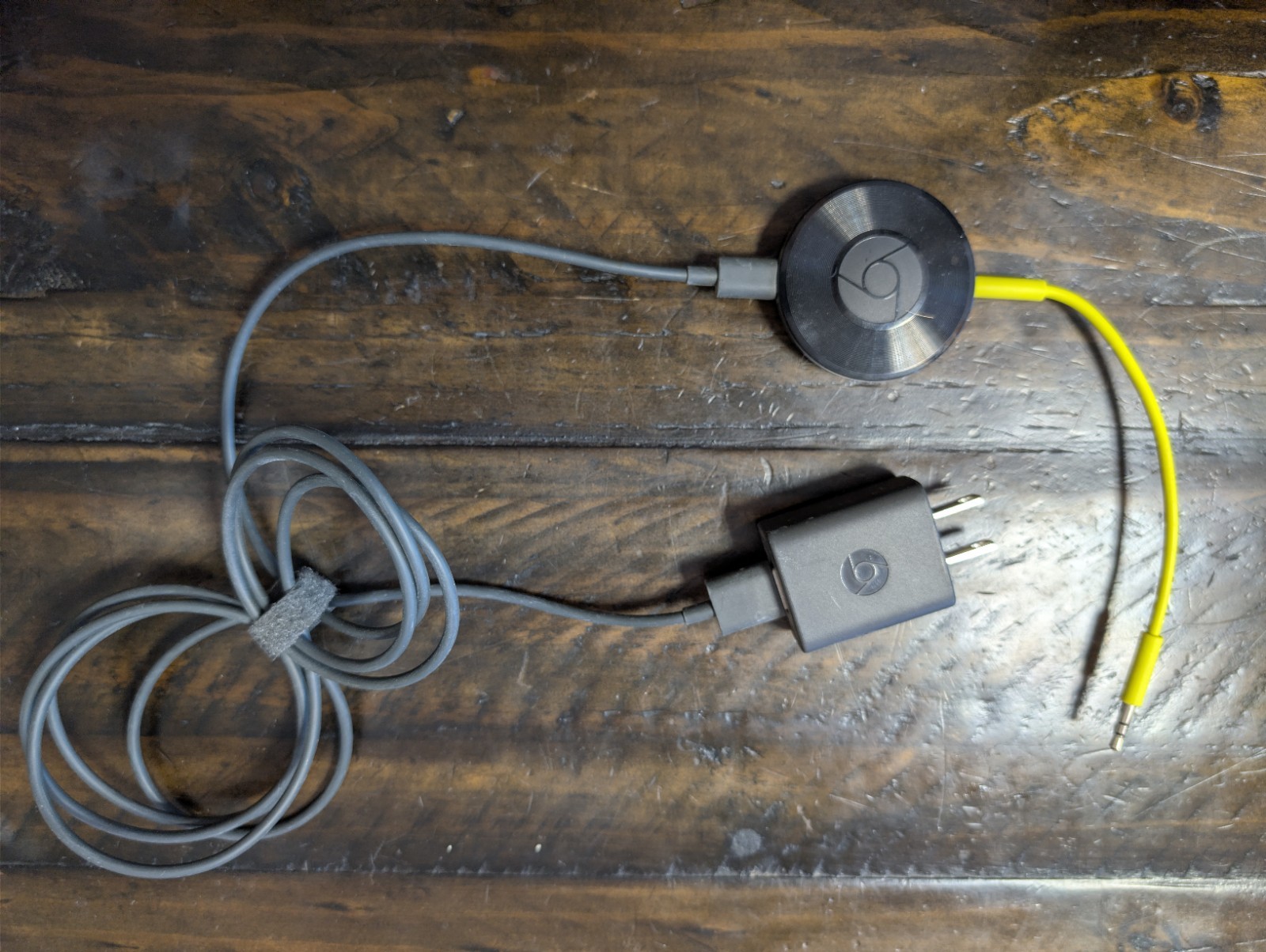 Google Chromecast Audio RUX-J42 Black With Yellow Audio Cable