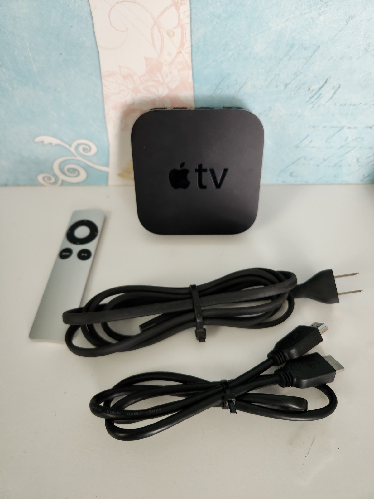 Apple A1469 HD Digital Media Streamer 3rd Generation W/ Power Cable Remote HDMI