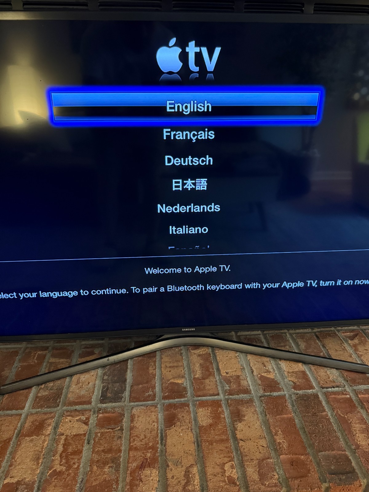 Apple TV (A1378 MC572LL/A, 2nd generation) w/ *Remote and Power Cord