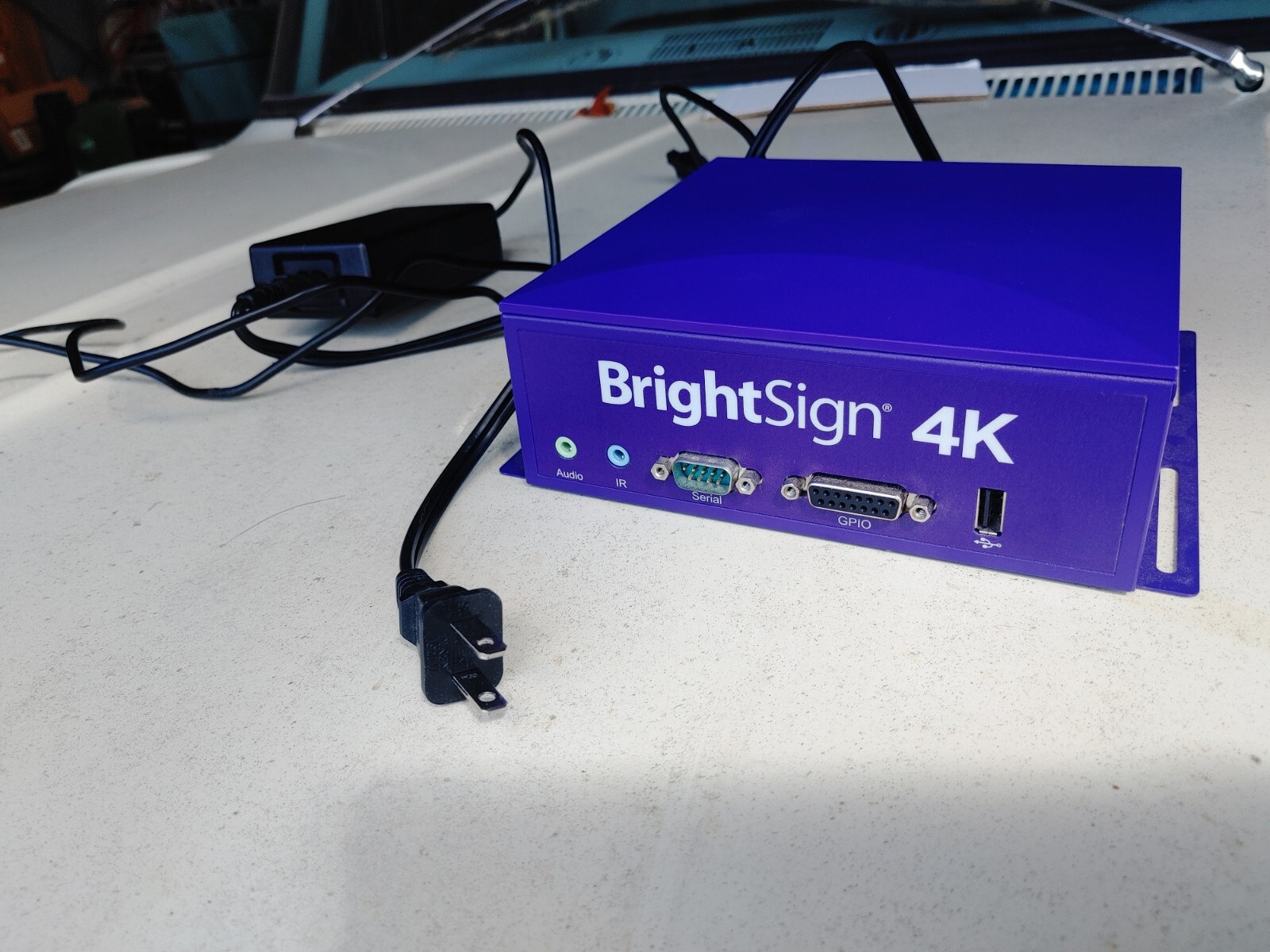 BRIGHTSIGN 4K Model 4K1142-WW – Digital Signage Media Player W/power Supply.