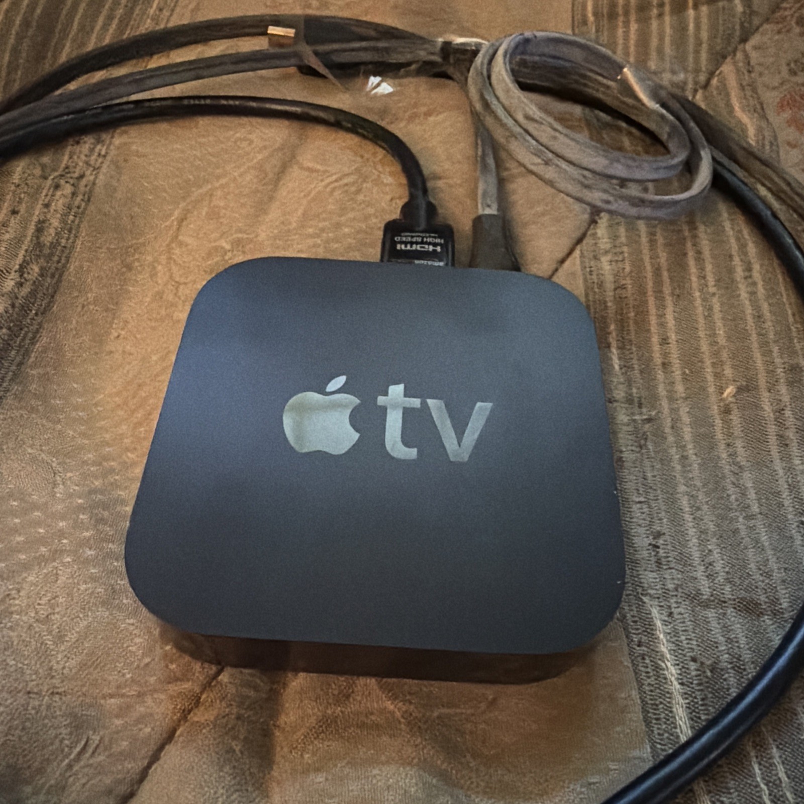 Apple TV 8GB A1469 3rd Gen Streaming with Cables No Remote Included 2013