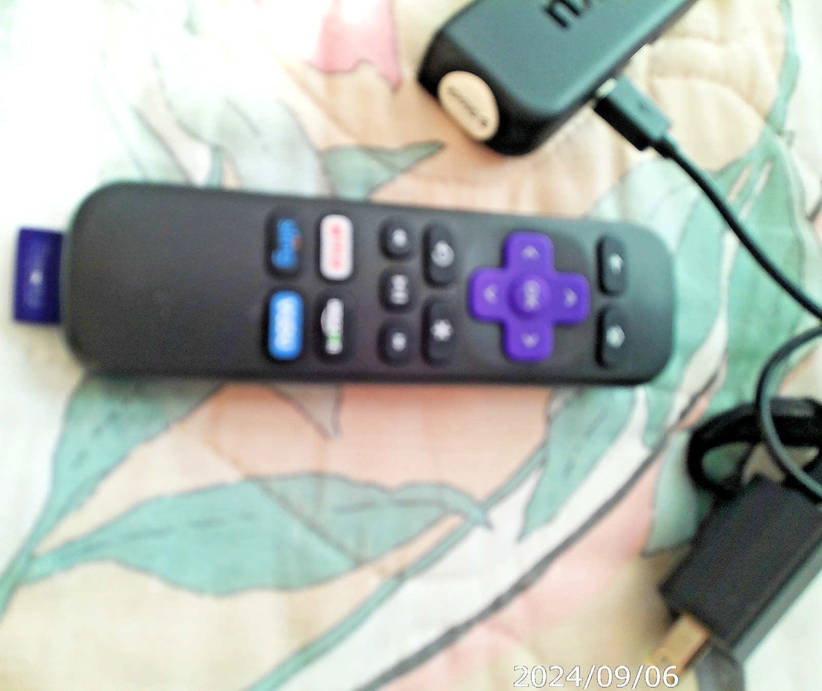 Roku Express Model 3900x working w/ Remote and Power Adapter (Complete)