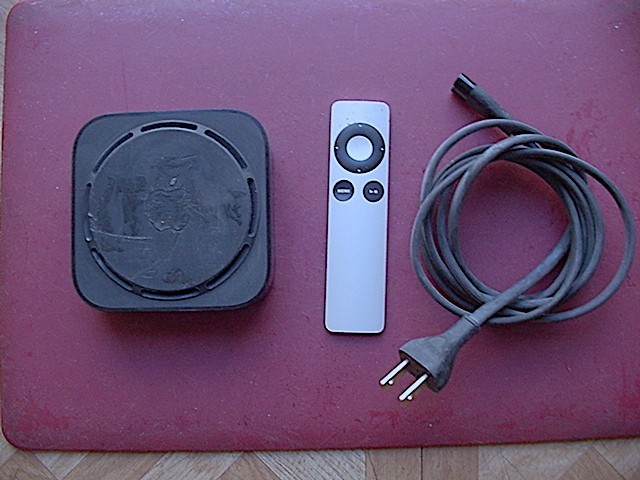 Apple TV 4K 64GB A1842 MQD22LL/A Streaming Media Player with Alum Remote