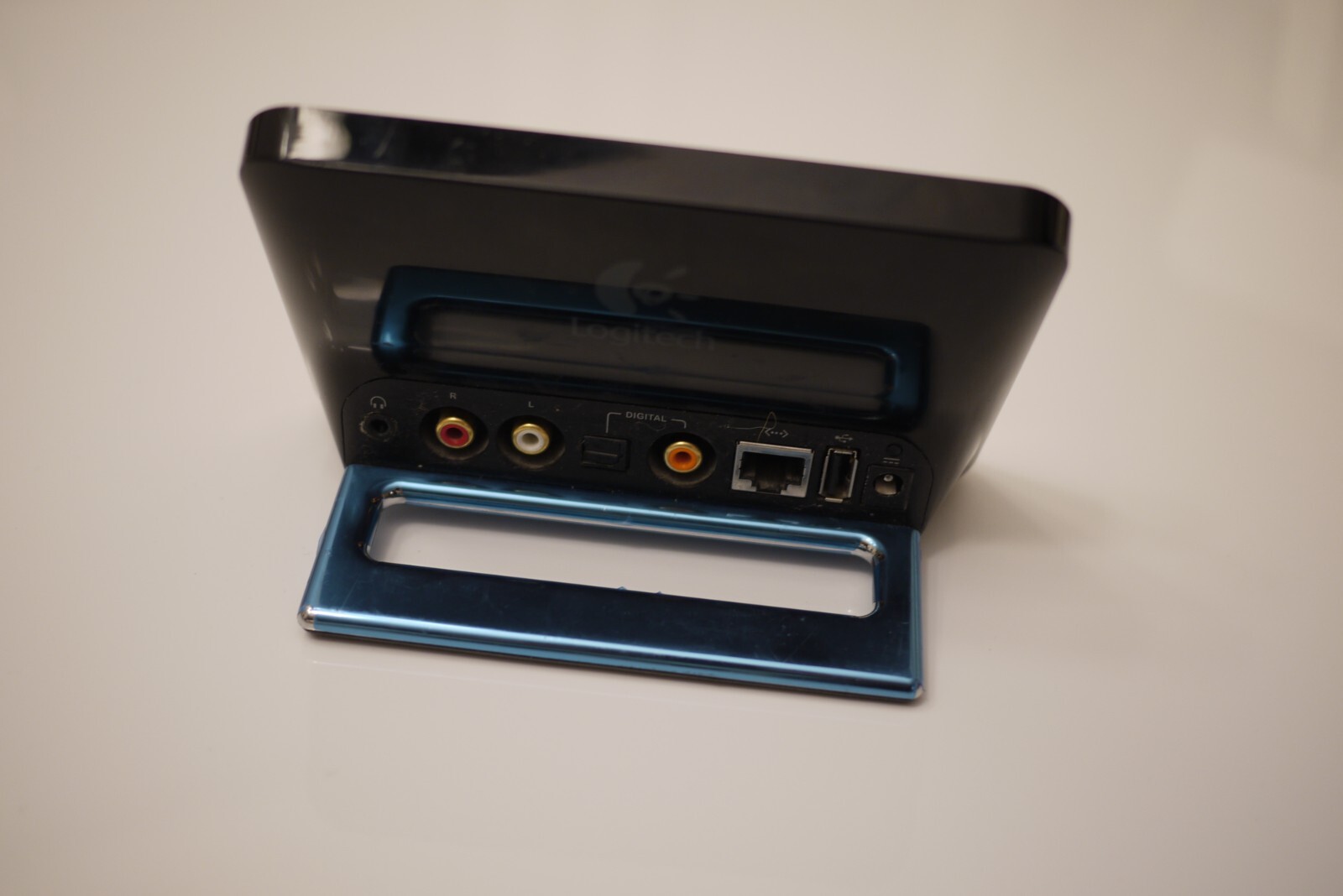Logitech Squeezebox Touch Wi-Fi Music Streamer – ASIS for Parts – Can’t Power On