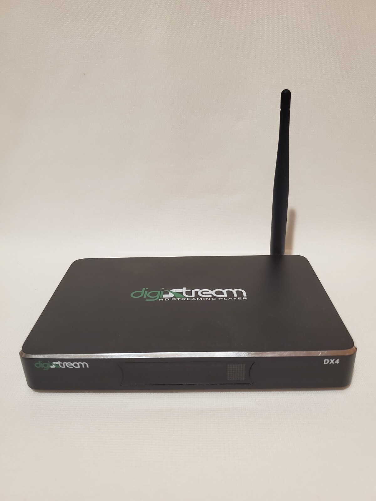 DigiXstream DX4 Quad Core Android Media Box 2 GB RAM/8GB Memory New Open Box