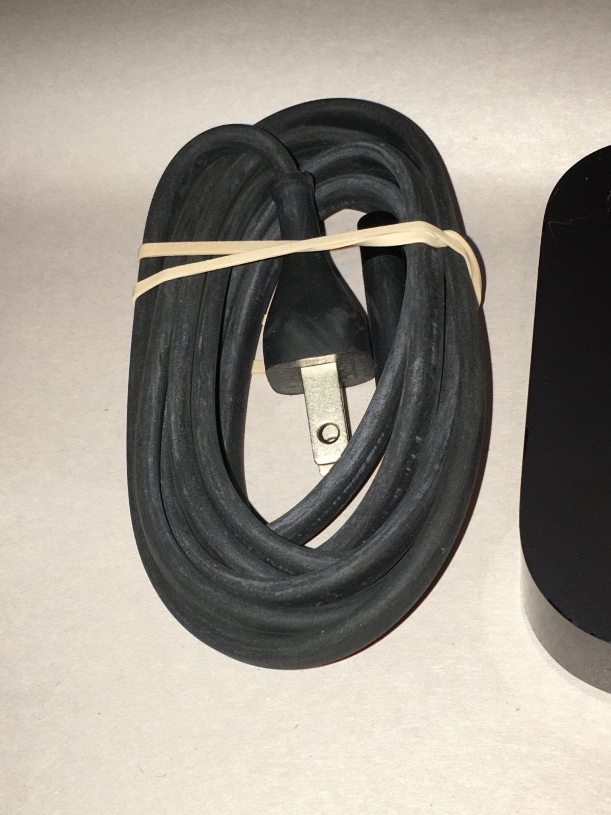 Apple TV (3rd Generation, Model A1469) 1080p Full HD 8GB Digital HD Media Stream