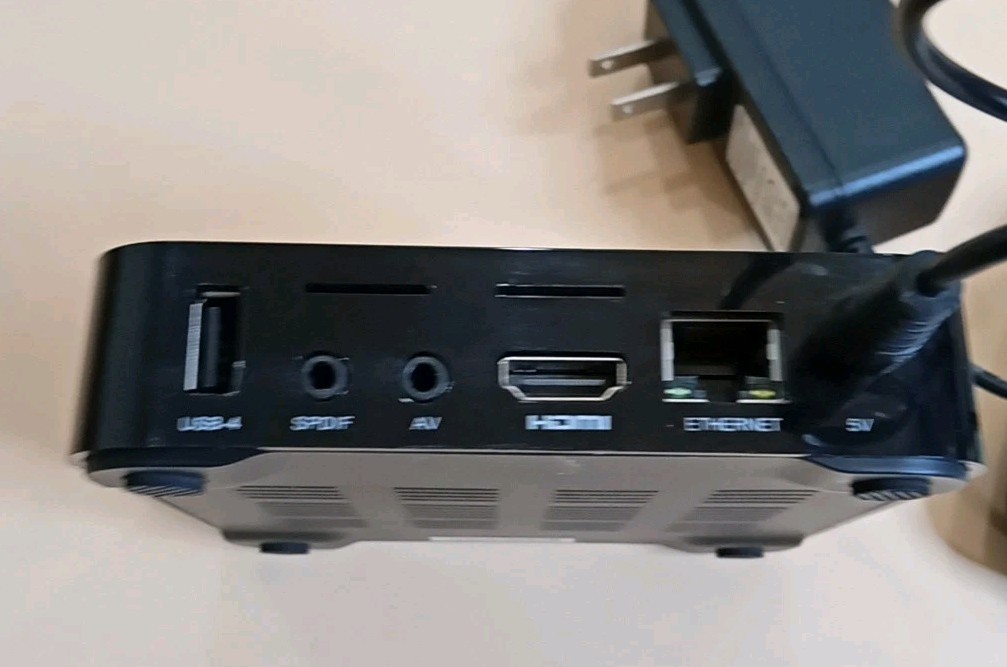 🤩. Two Smart TV Boxes One HDMI Cable