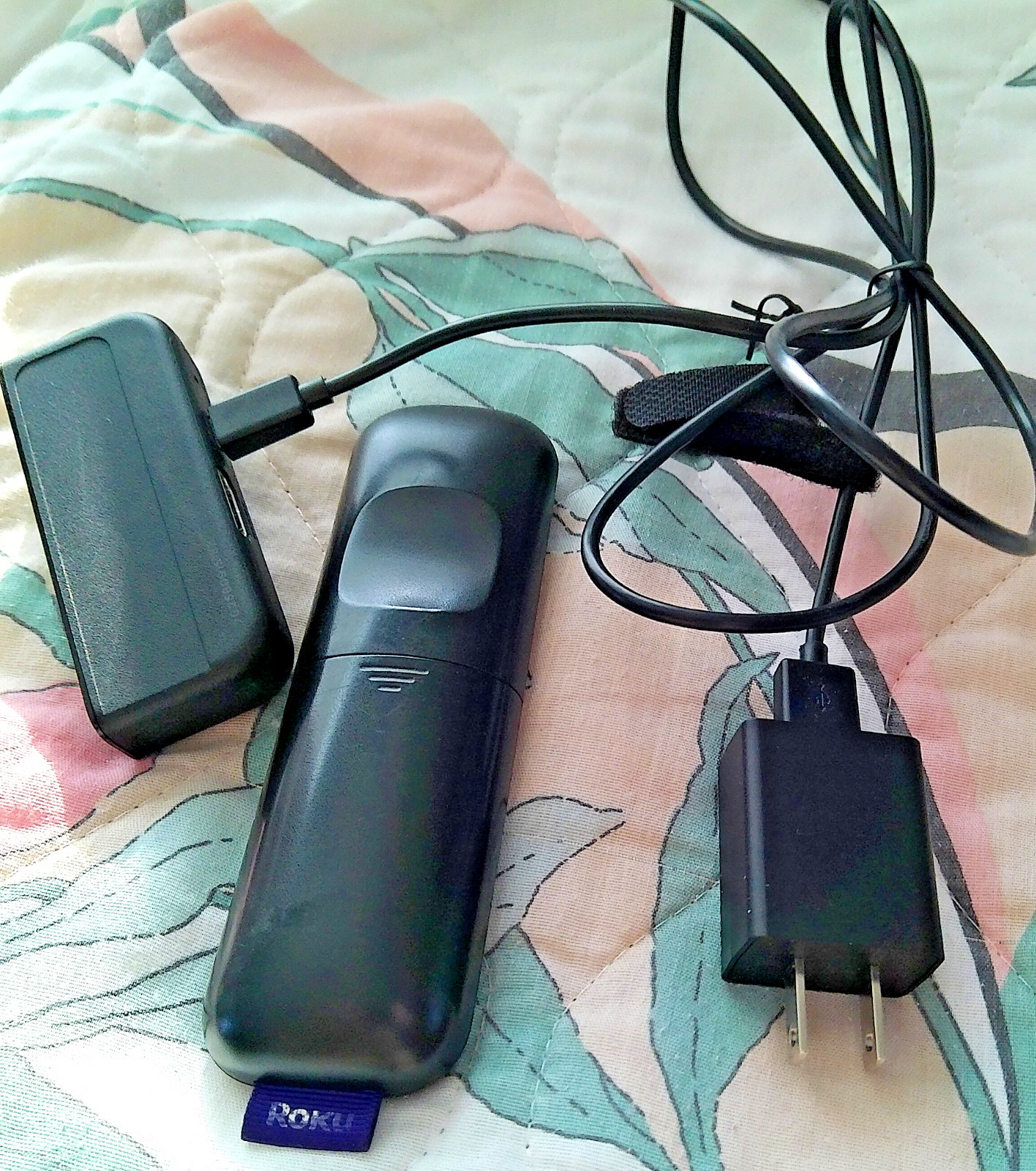 Roku Express Model 3900x working w/ Remote and Power Adapter (Complete)