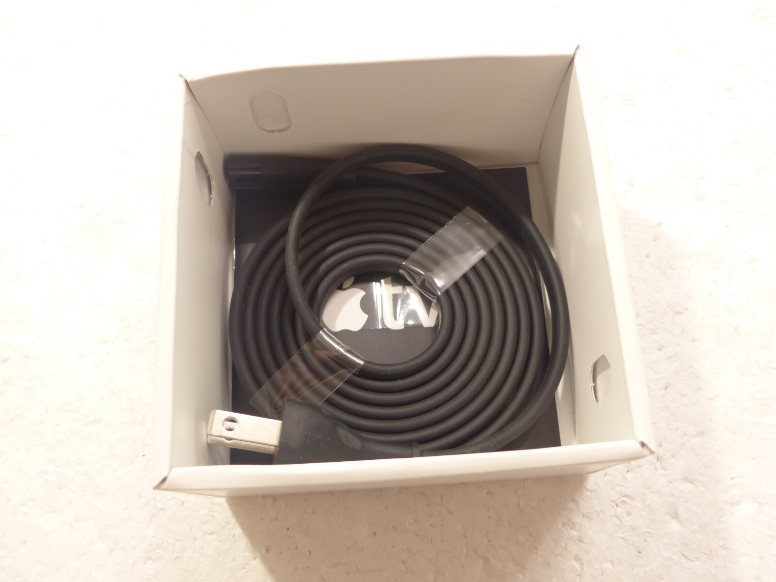 Apple TV A1378 (2nd Gen) Black 8GB 1080p HD Digital Media Streamer NEW Open Box!