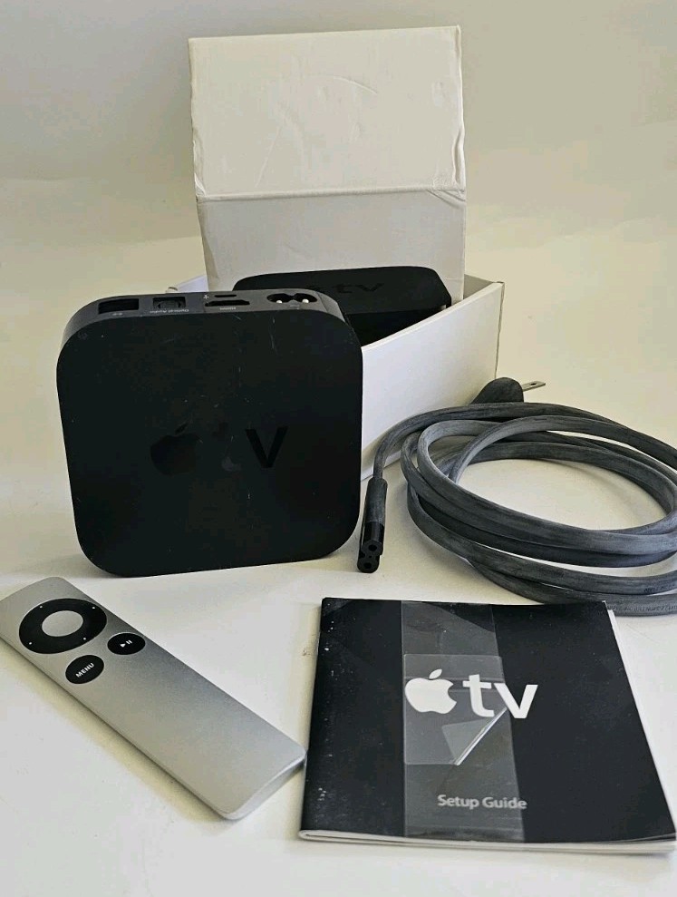 Apple TV 3rd Gen HD Media Streamer A1469 w/ AC Adapter, HDMI, & Remote