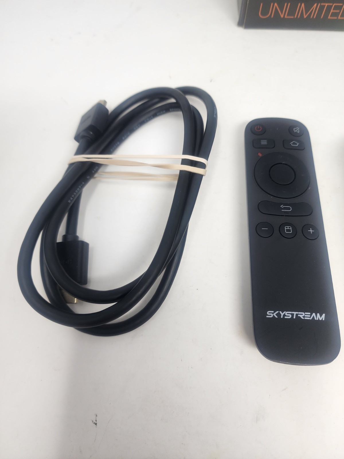 SkyStream One Android Media Streamer SS-ONE Media Box w/ Power Cord And Remote