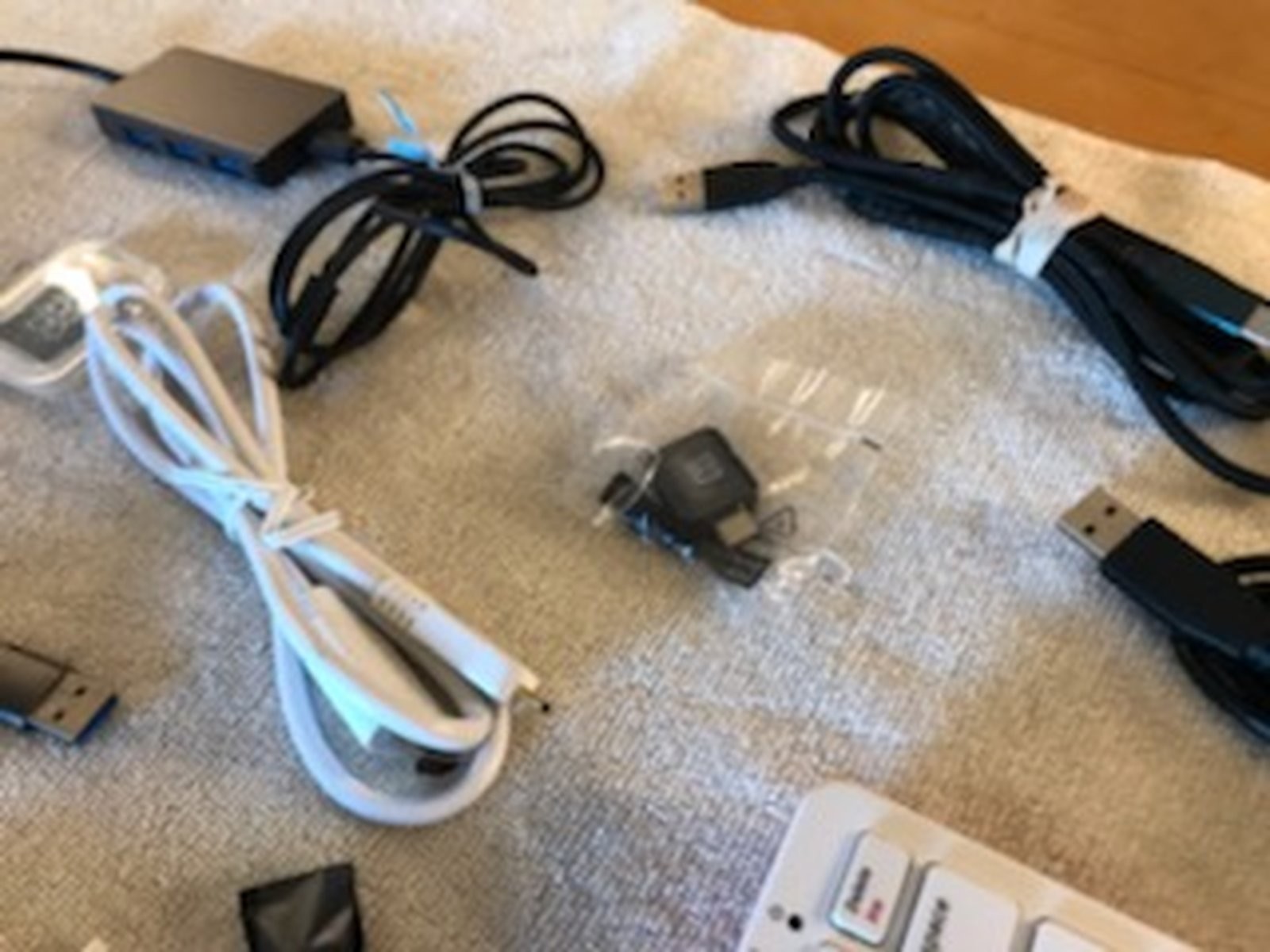 eStream 4K 2X2 Android Media Streaming Box Model IPA1114HDW LOT with Extras