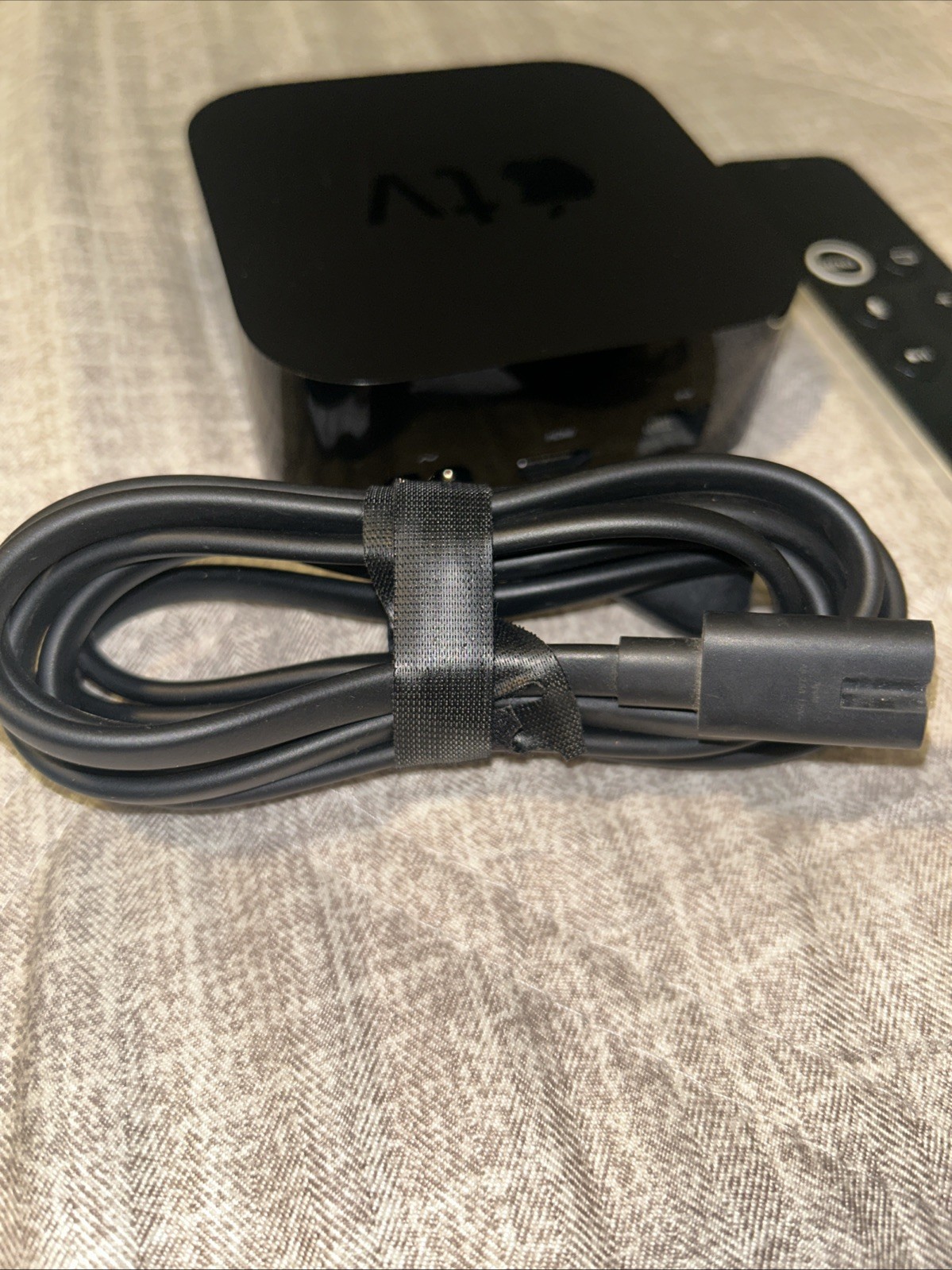 Apple TV 4K (1st Generation) A1842 32GB Black Power Cable Original Remote