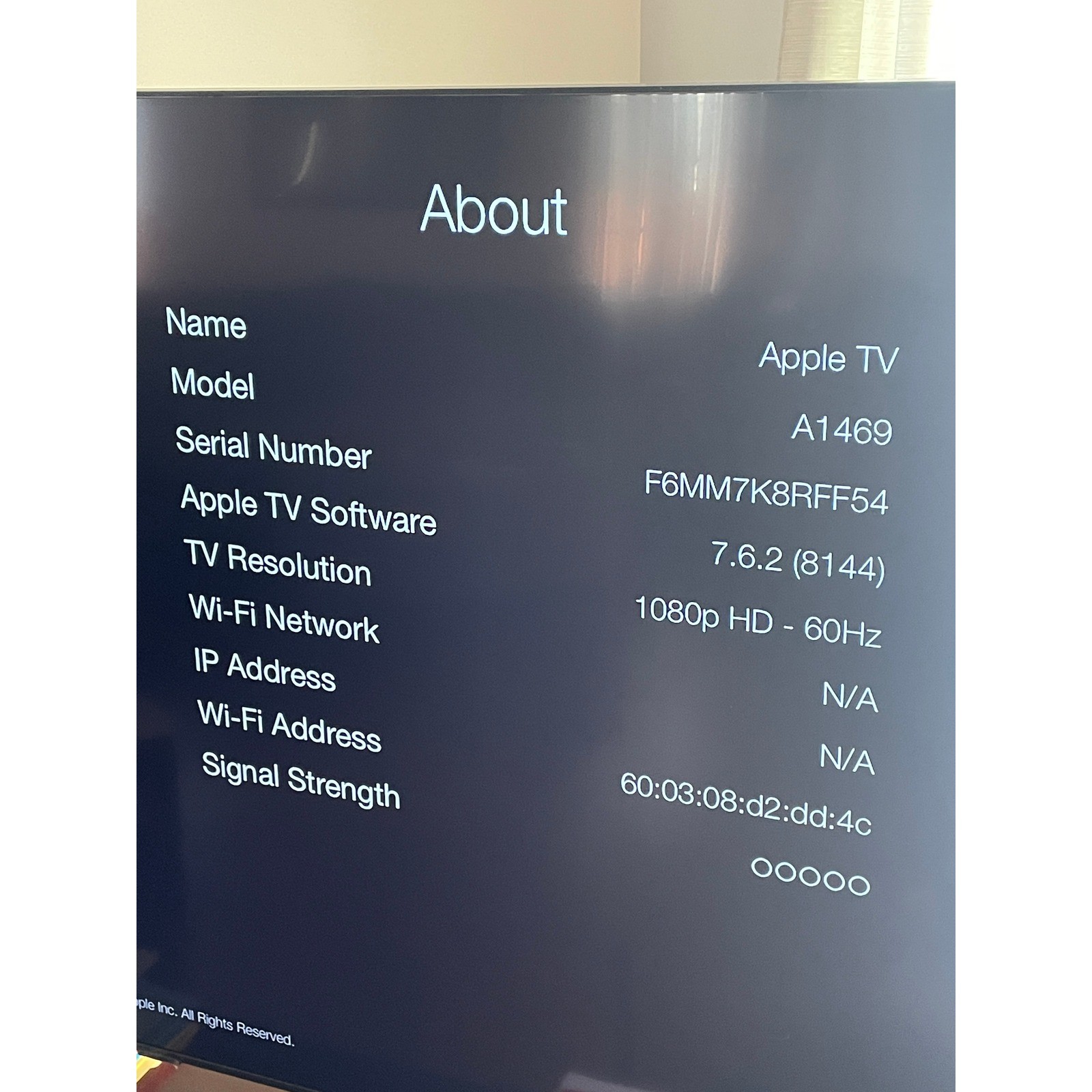 Apple TV 3rd Gen A1469 MD199LL/A Black HD Stream Media Player w/ Silver Remote