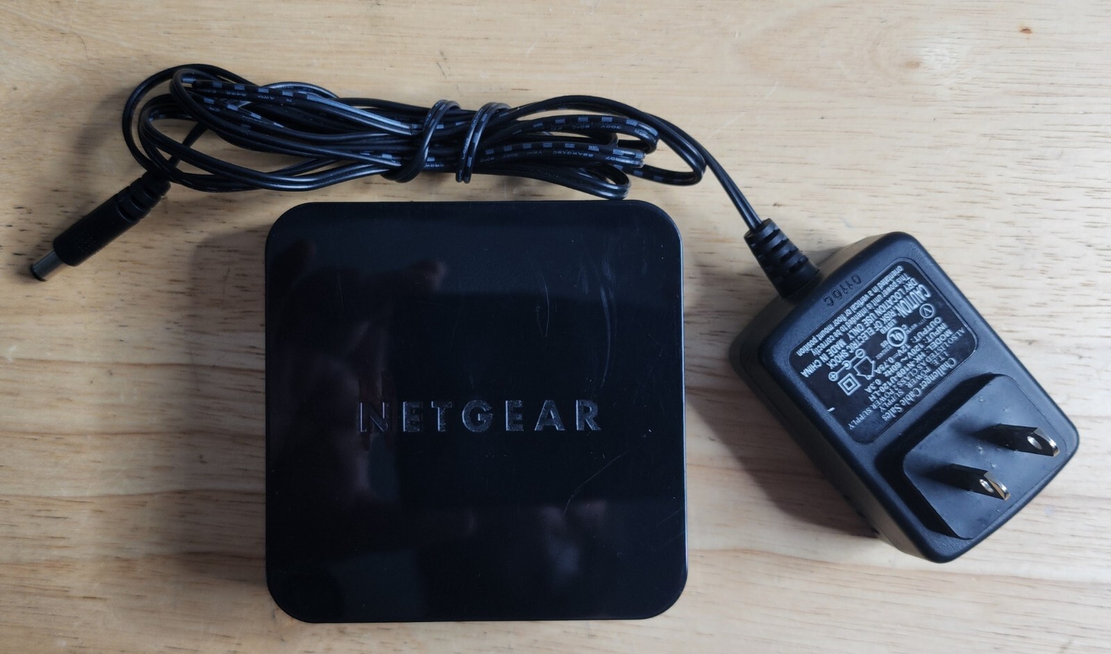 Netgear Neo TV HD Streaming Player NTV300 with AC Adapter NO Remote.