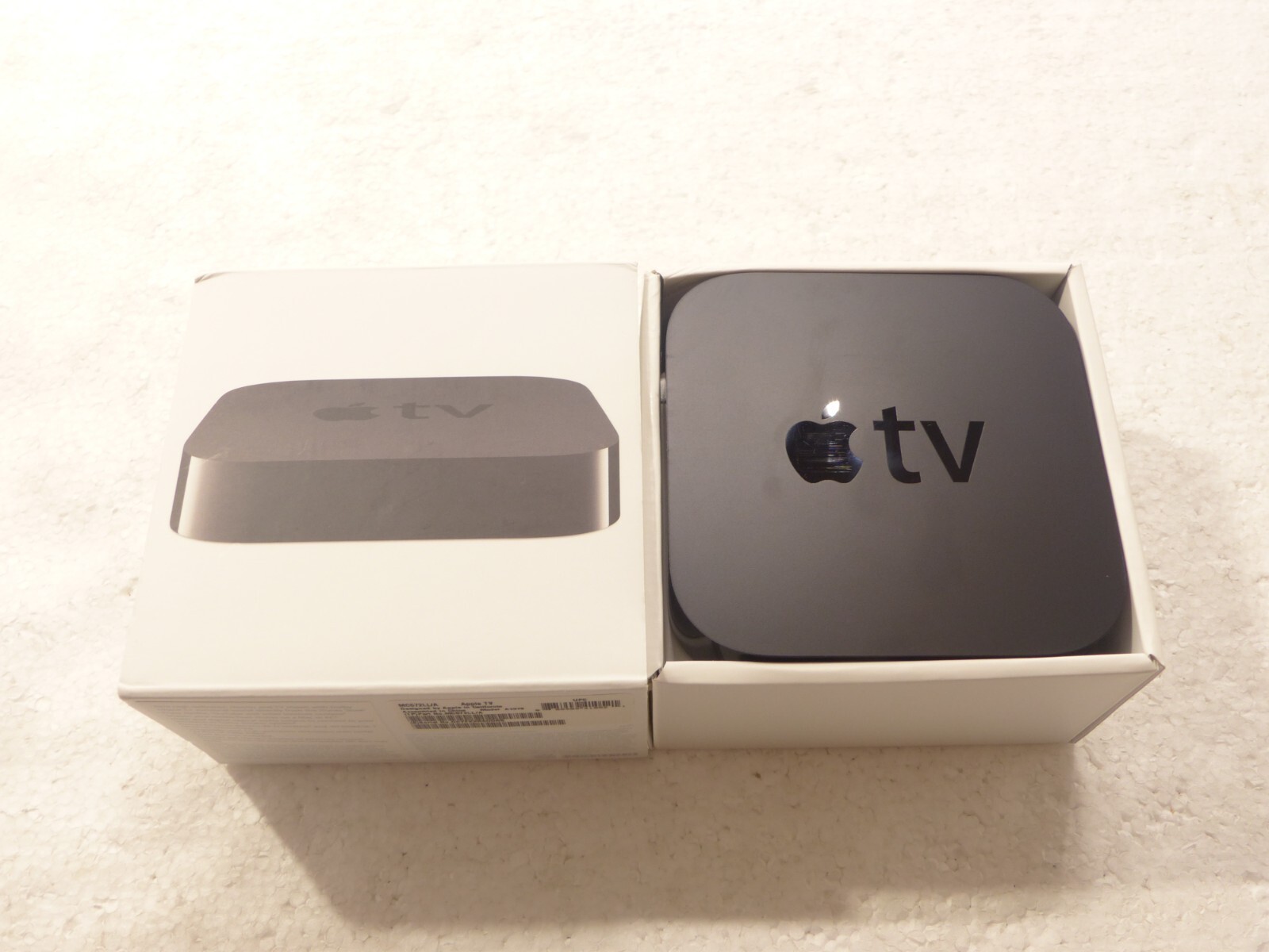 Apple TV A1378 (2nd Gen) Black 8GB 1080p HD Digital Media Streamer NEW Open Box!