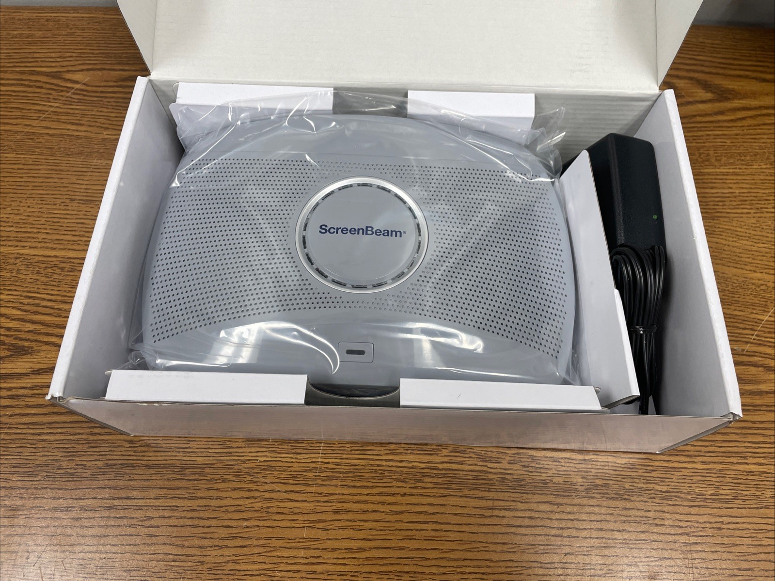 ScreenBeam 1000 EDU 4K Wireless Screen Sharing Display Receiver (SBWD1000).