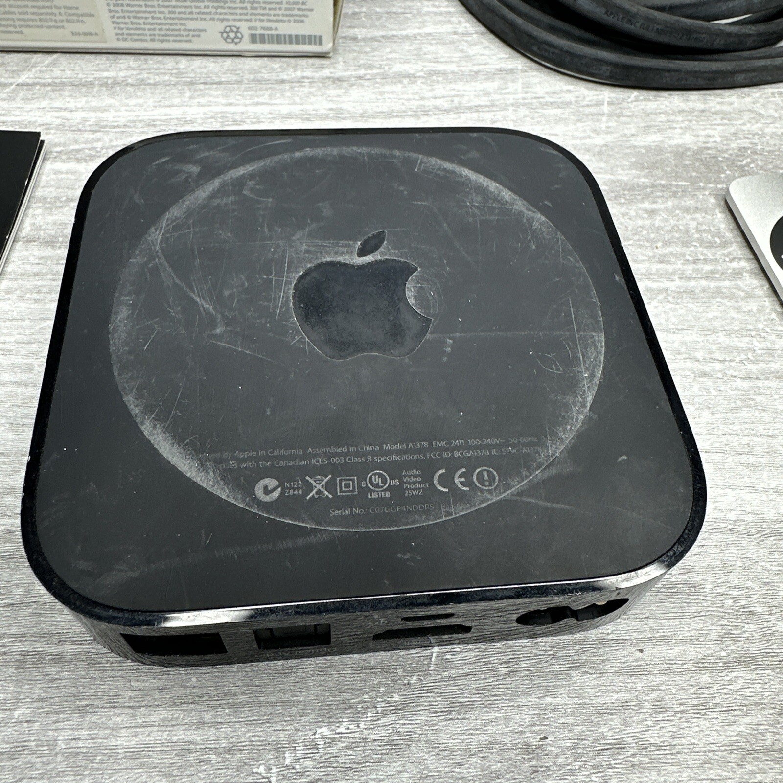 Apple TV 2nd Gen A1378 Streaming Media Player MC572LL/A with Remote & Power Cord