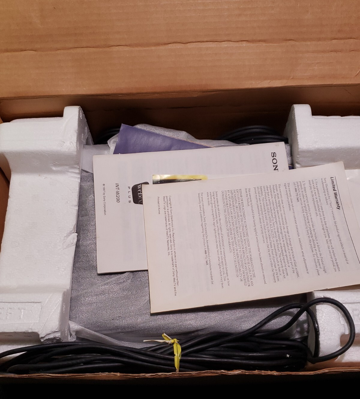 Vintage Sony WEBTV PLUS INT-W200 Internet Terminal & Keyboard … ….(OSSD)