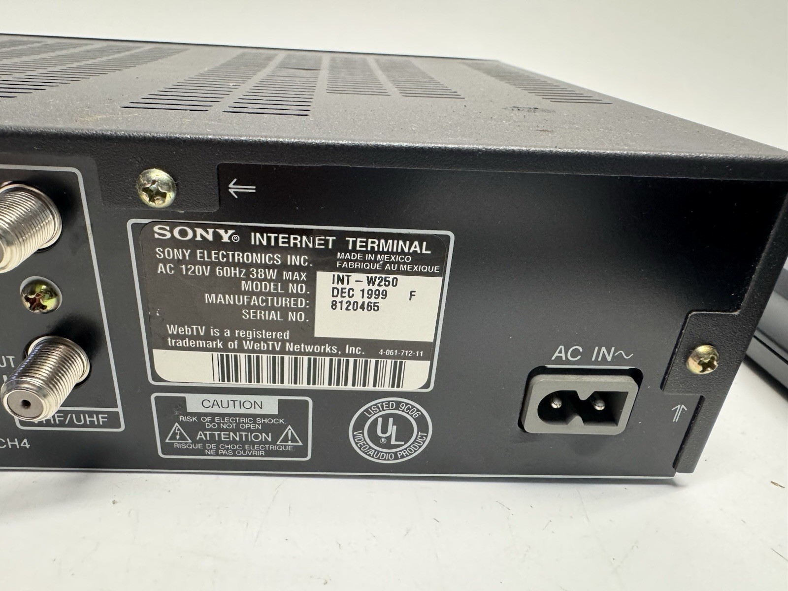 Vintage 1998 Sony WEBTV PLUS INT-W200 Internet Terminal, Keyboard, Cable