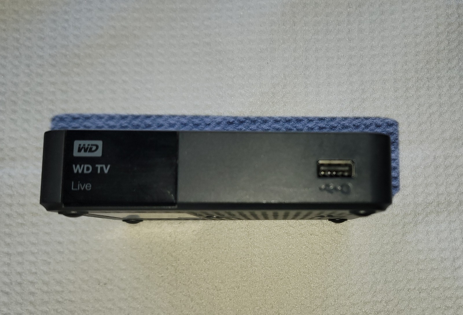 Western Digital WD TV Live Streaming Media Player w/Remote and Power Adapter