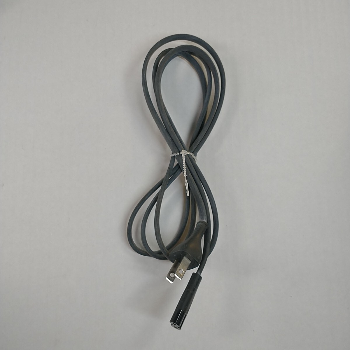 Apple TV 3 3rd Generation A1469 Streaming Media Player + Remote Power Cord Mount