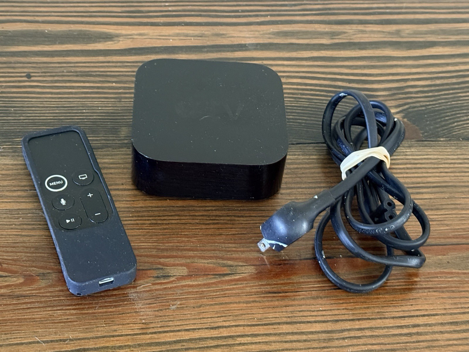 Apple TV HD (4th Generation) A1625 32GB Media Streamer Black with Power Cable