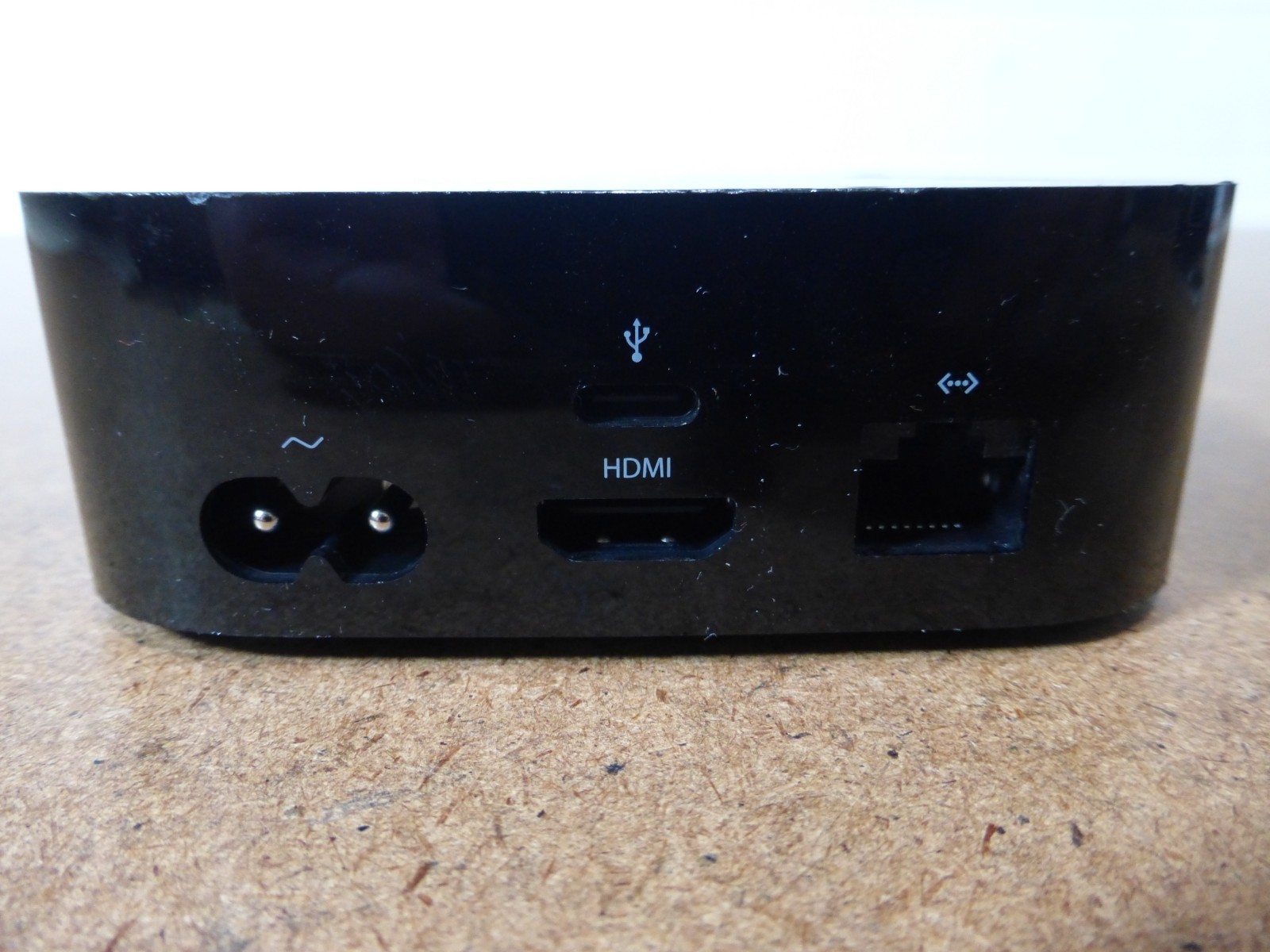 Apple TV A1625 4th Gen 32GB Full HD WiFi Media Streamer w/ Siri Remote & HDMI