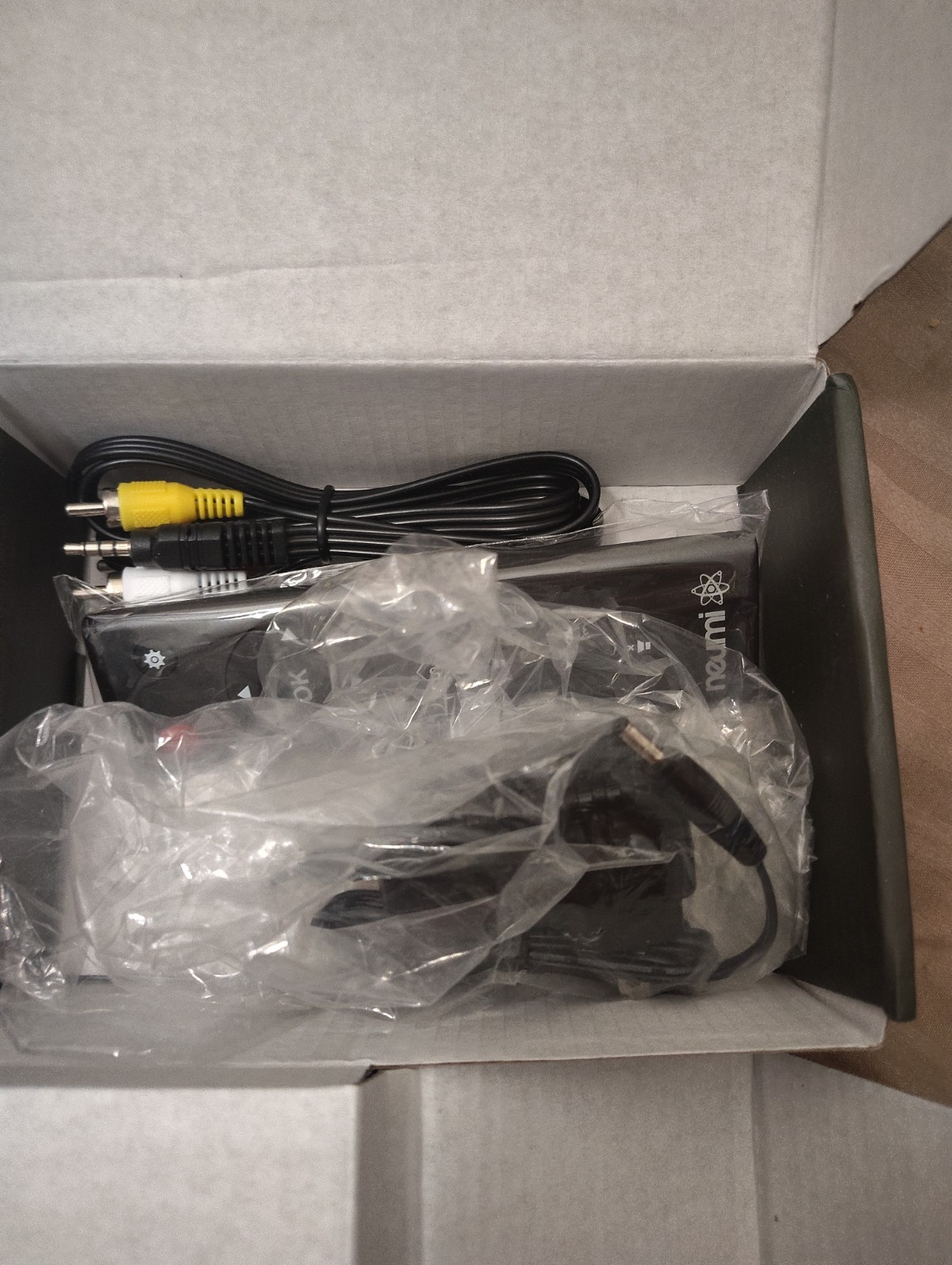 NEUMI Atom 4K Lite Ultra-HD Digital Media Player for USB Drives and SD Cards