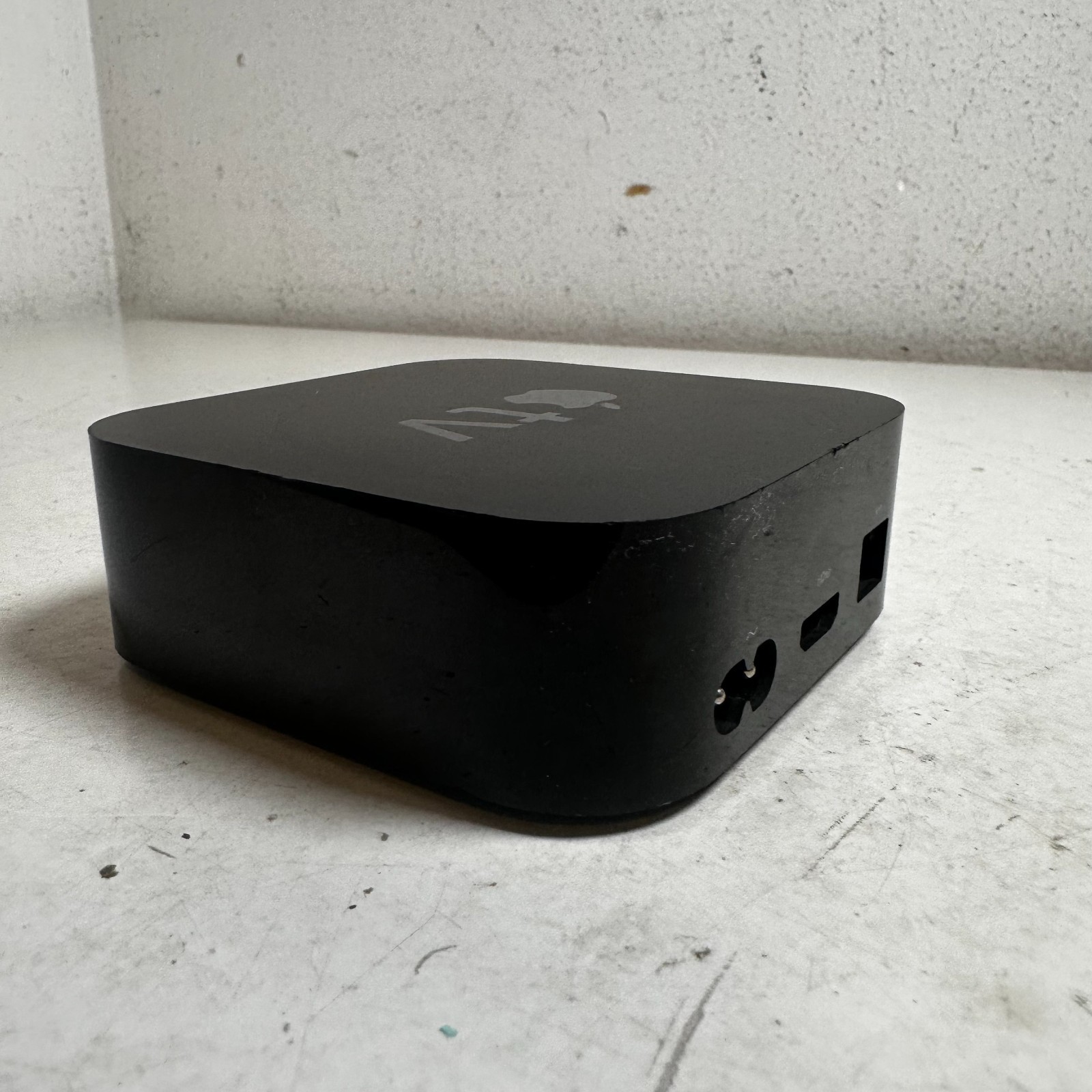 Apple TV A1842 1st Generation Black 32GB HDMI Wi-Fi 4K HDR Media Streamer