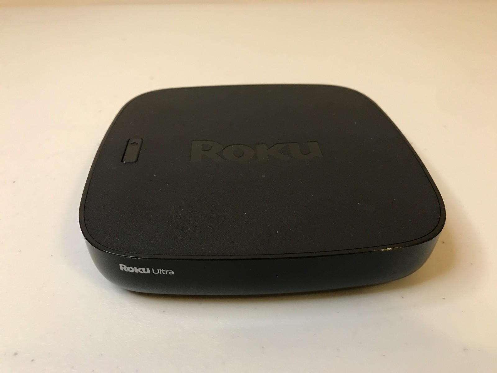 Roku Ultra 4660X2 4K Streaming Media Player w/ Remote & Cables – Tested Working
