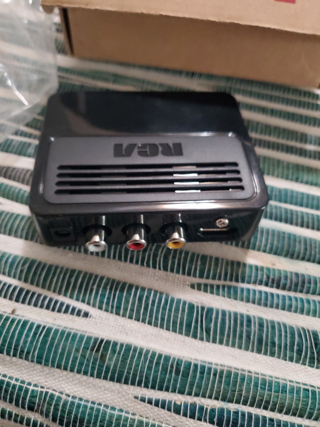 RCA DSB77web Streaming Media Box with Wi-Fi and HDMI