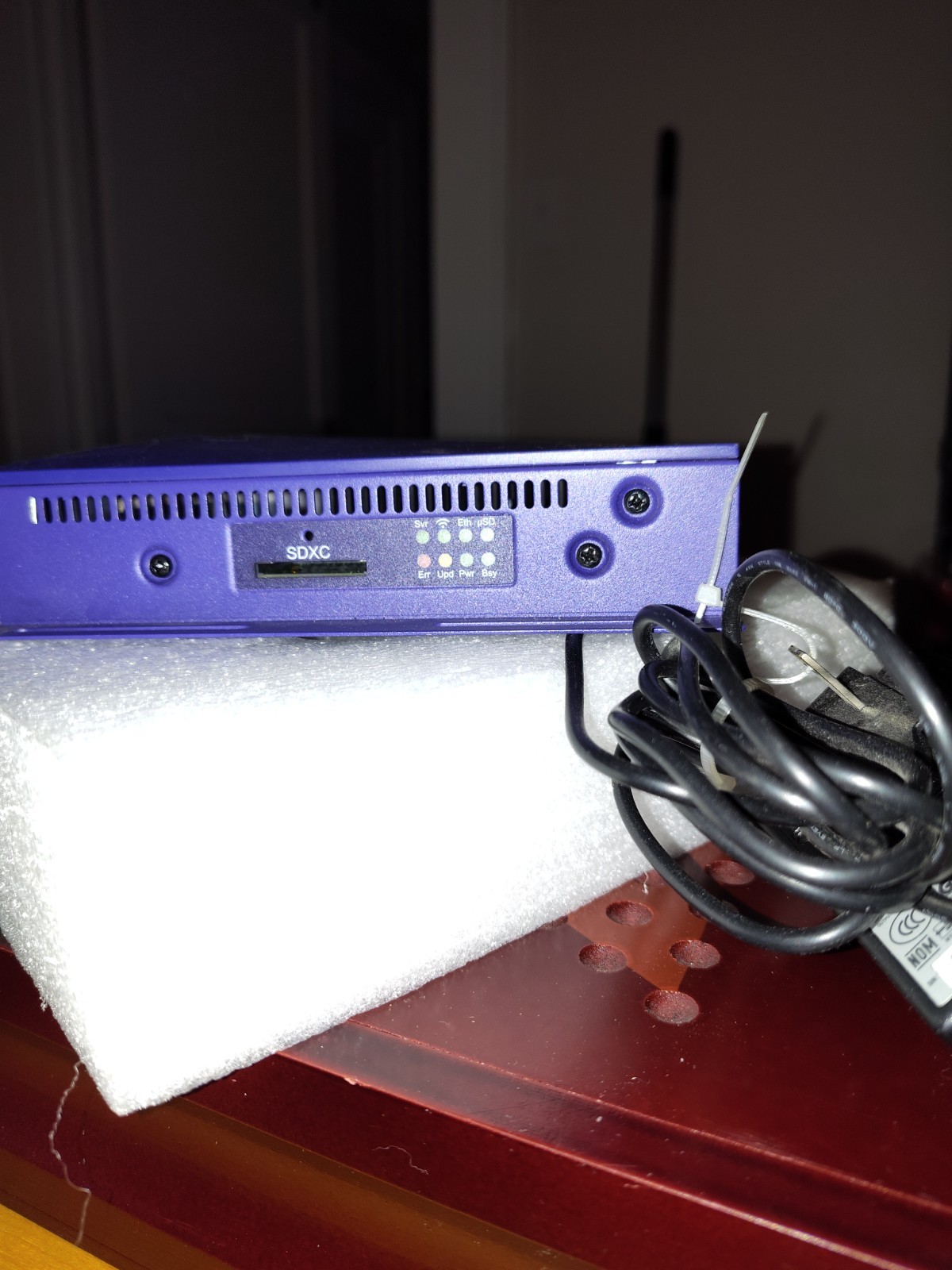 BrightSign XD1032 Interactive Digital Signage Player Bundle – Power, Cables, 64G