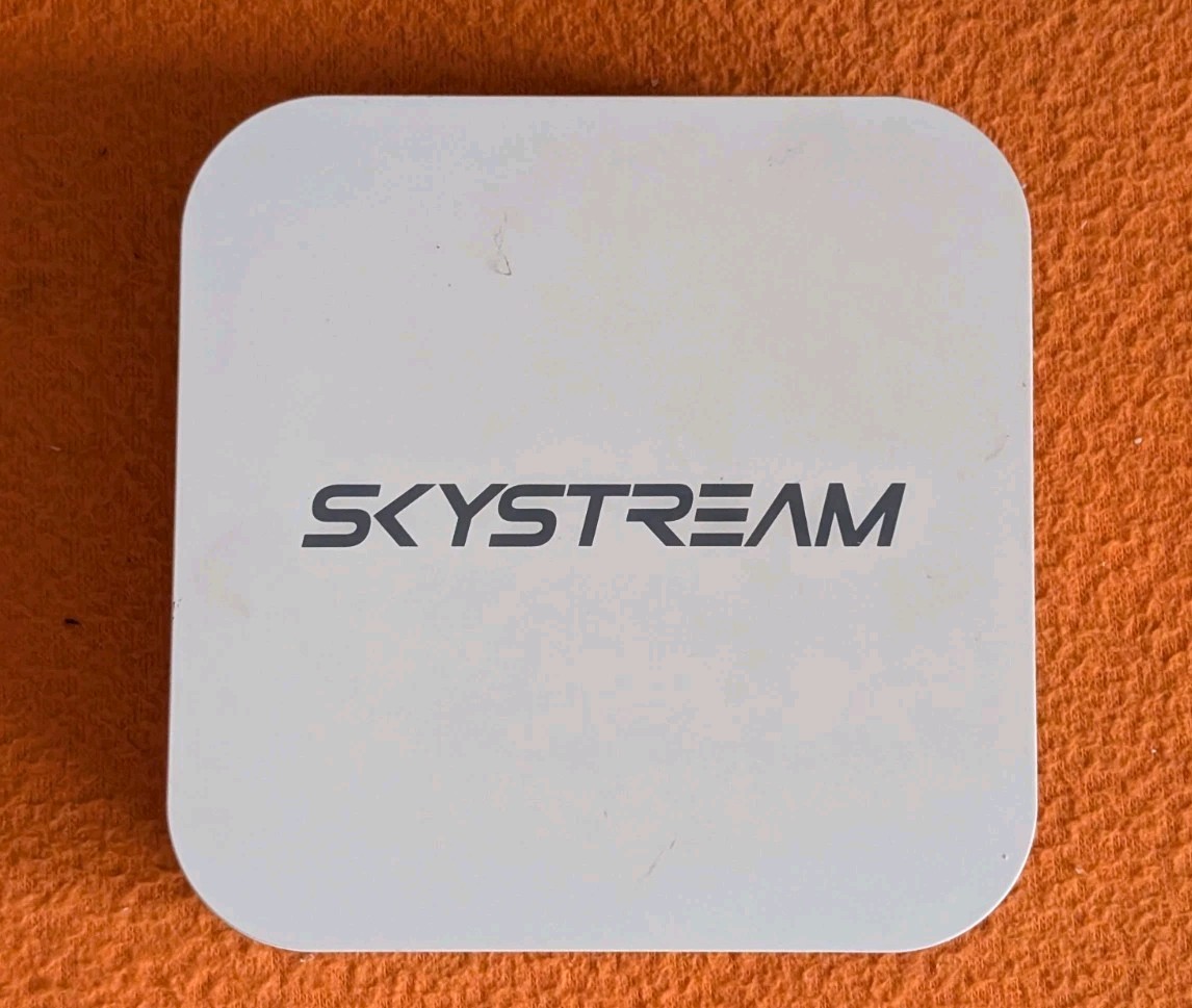 Skystream Digital Media Streamer SS-One With Remote & Power Adapter