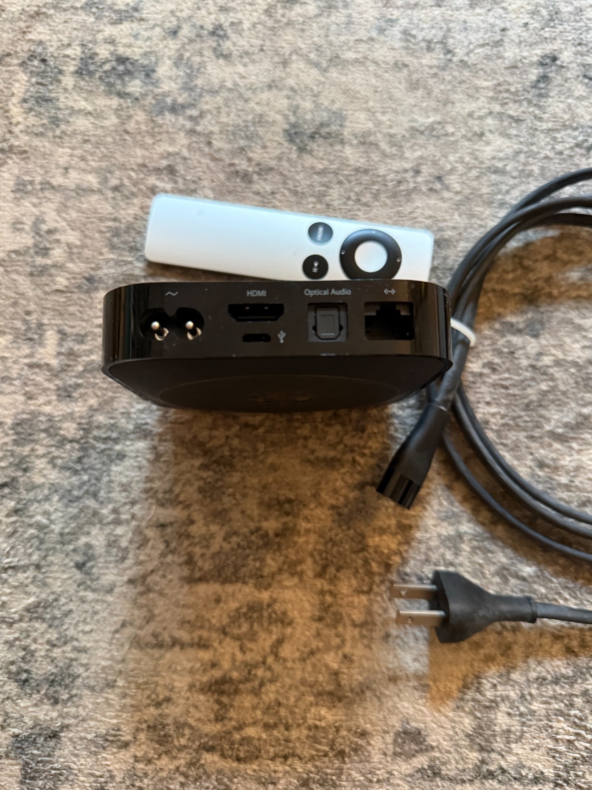 Apple TV (A1378 MC572LL/A, 2nd generation) w/ *Remote and Power Cord