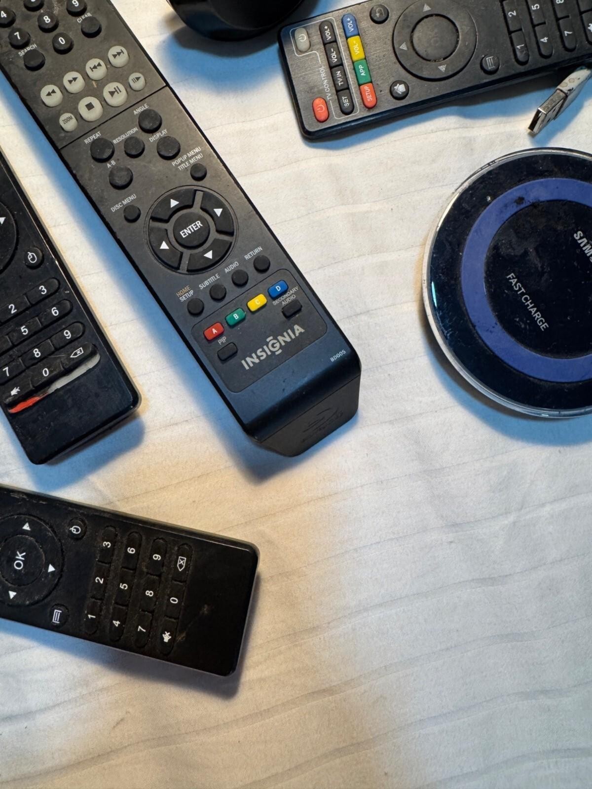 Mixed Electronics Lot: Sony Remotes Roku Media Boxes & Accessories Bundle 20-16