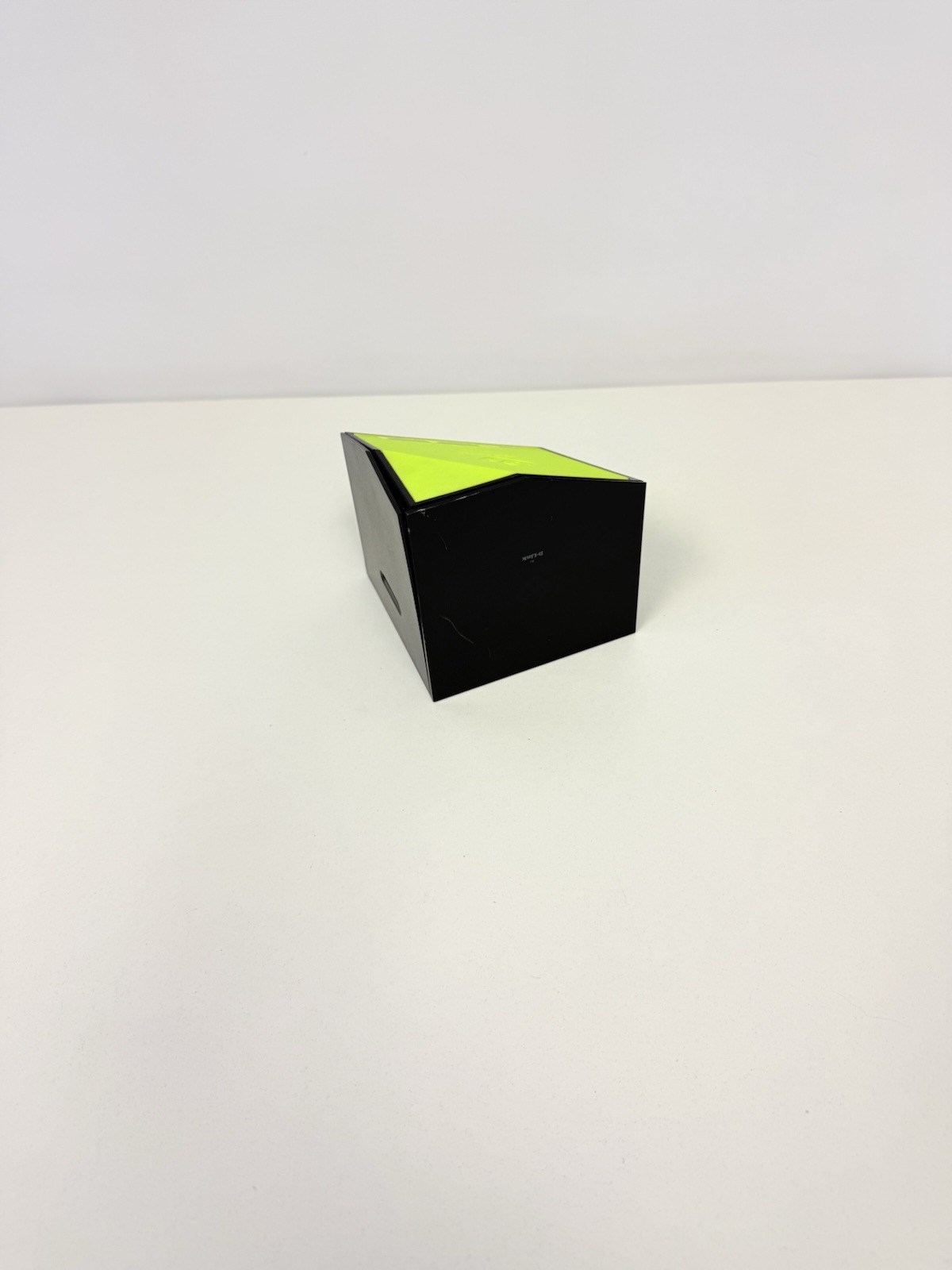 D-Link DSM-380 Boxee Box 1080p Full HD Media Player Black USB HDMI Ethernet Port