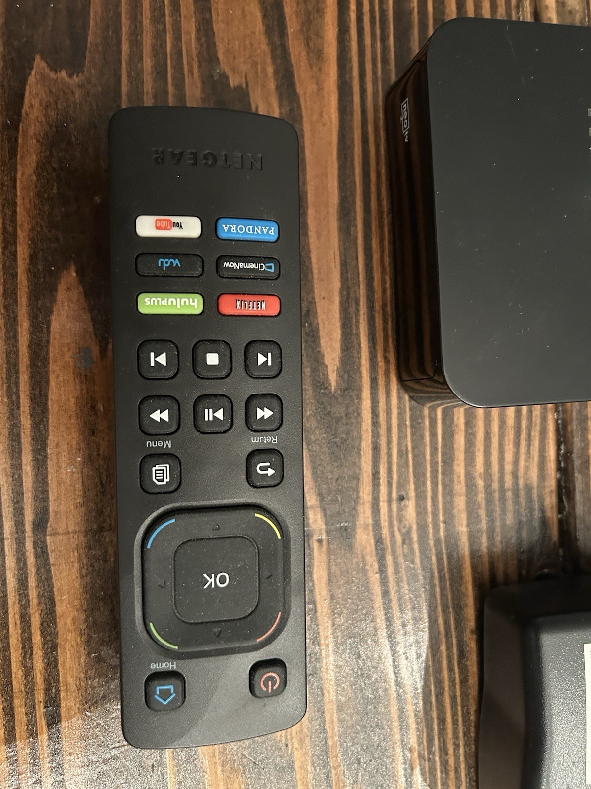Netgear NTV300 NeoTV Streaming Media Player W/ Remote & power Adapter