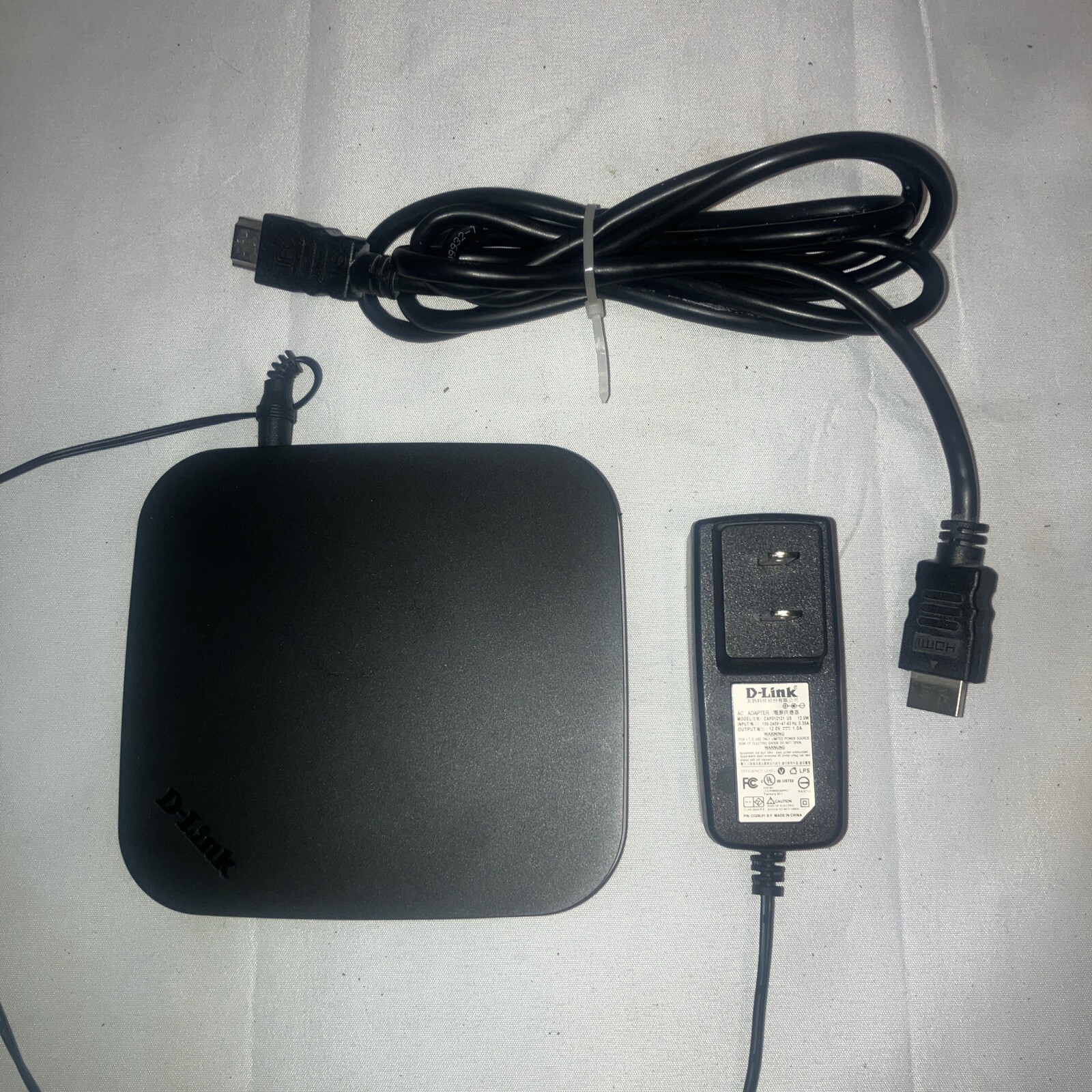 D-link MovieNite DSM-310 Digital HD Media Streamer with AC Adapter & HDMI Cable