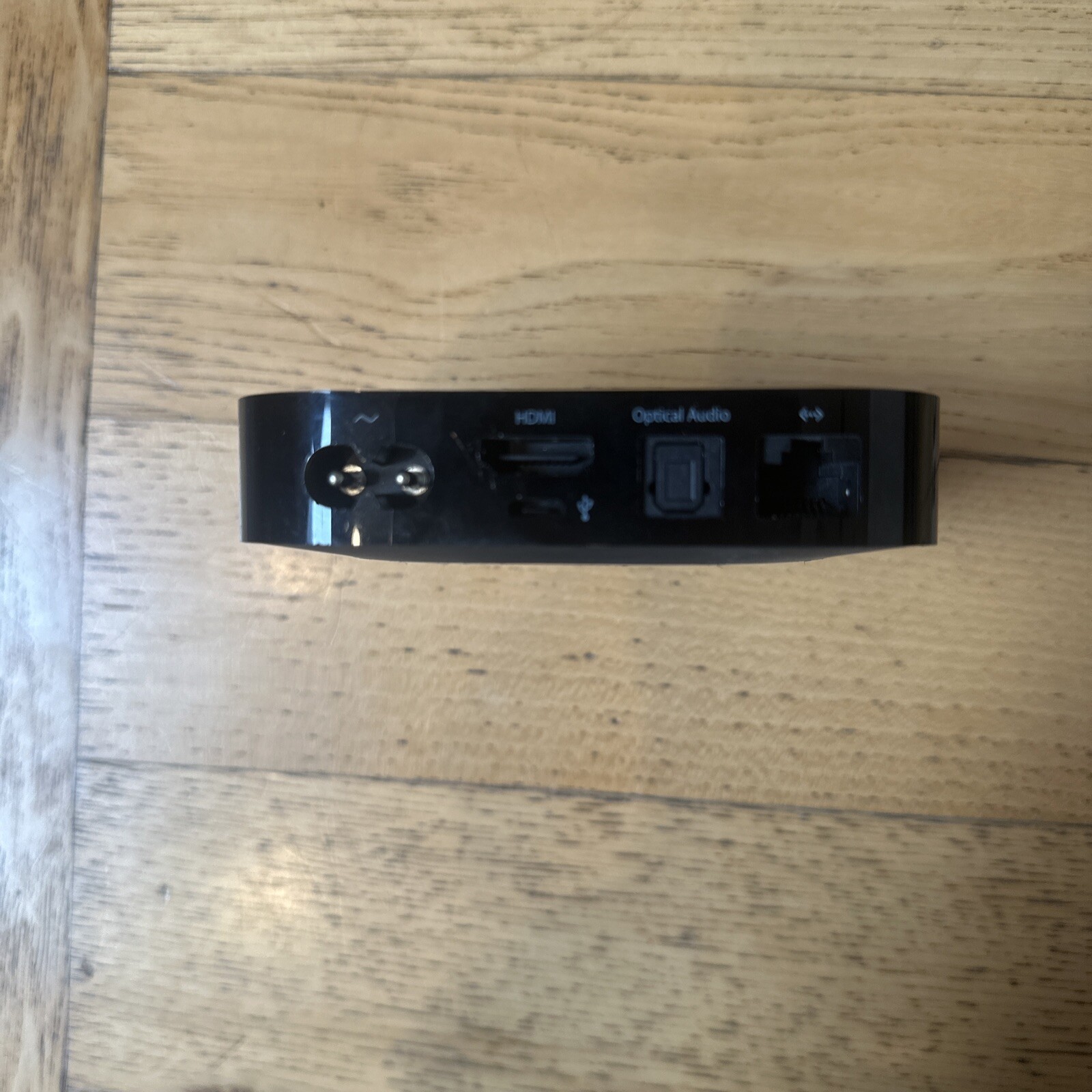 Apple TV 3rd Generation 8GB HD Media Streamer A1469 Plus Optical Cable