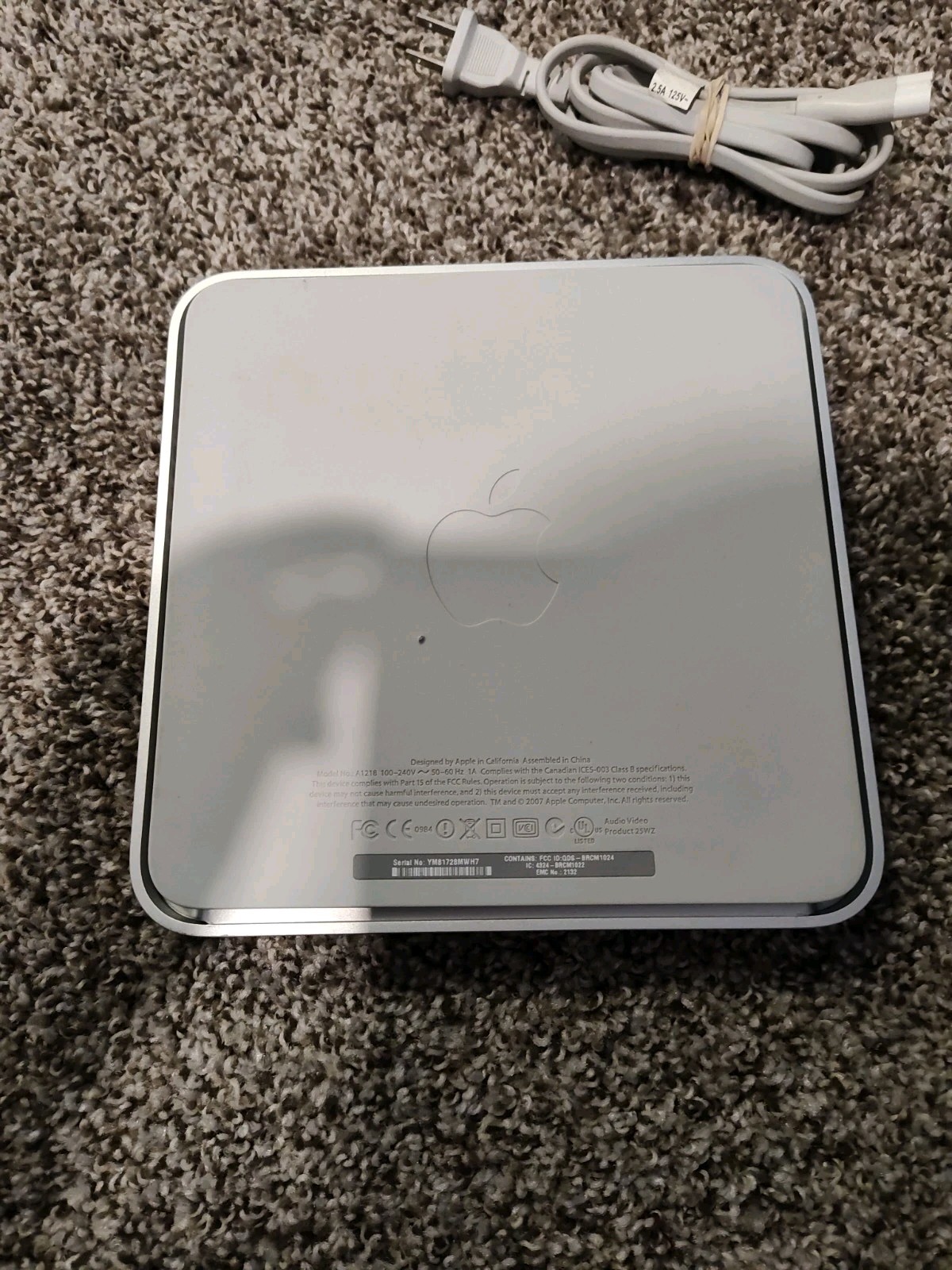 Apple TV 1st Gen A1218 w/ Remote – Powers On To Question Mark – For Parts