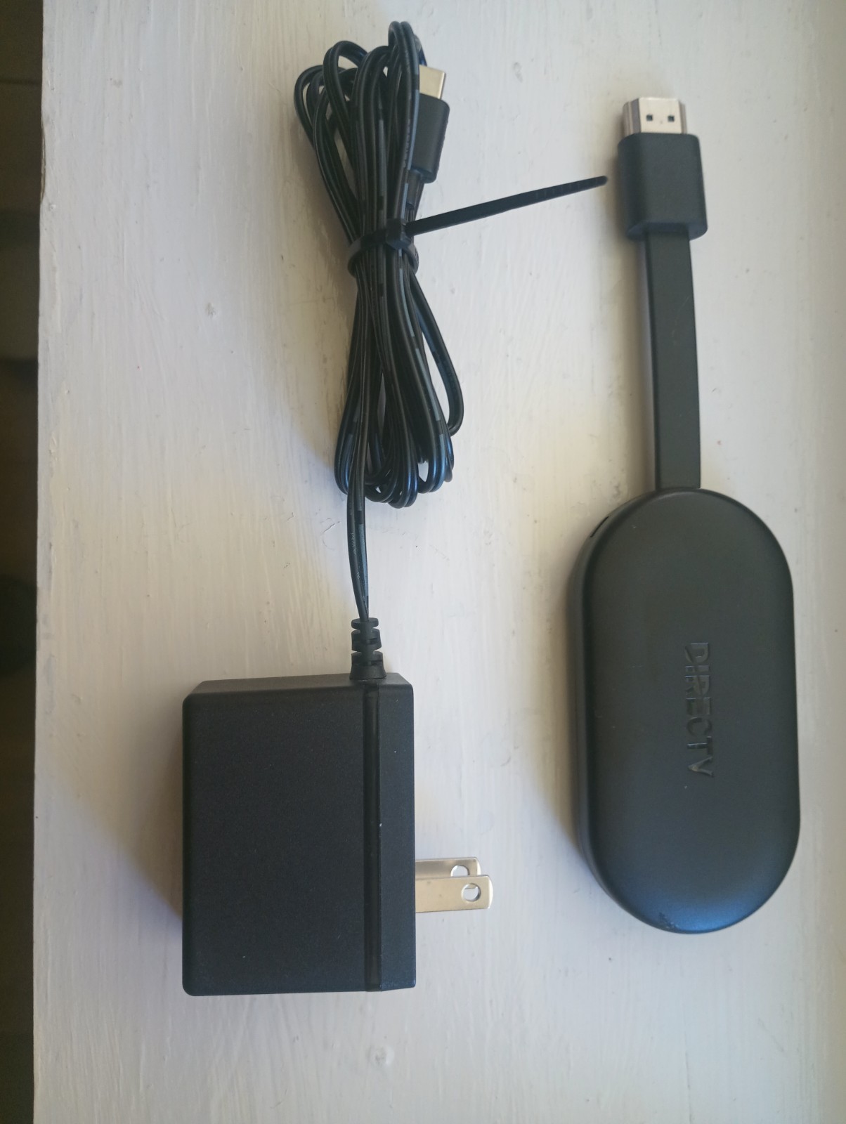 Direct TV Gemini Air P21KW-500 – Streaming Device With AC Adapter ( No Remote )