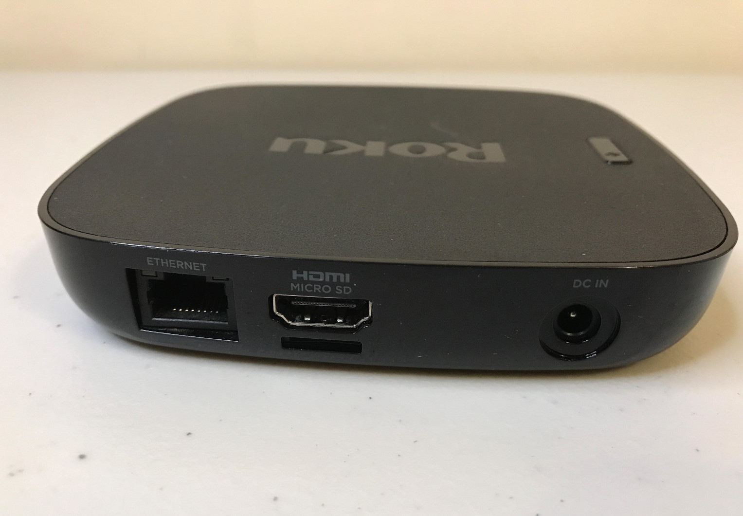Roku Ultra 4660X2 4K Streaming Media Player w/ Remote & Cables – Tested Working