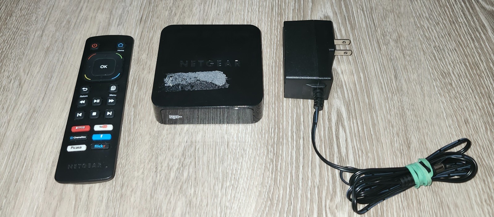 NETGEAR Neo NTV300 WiFi TV Streaming Video Media Player w/Remote & AC Adapter