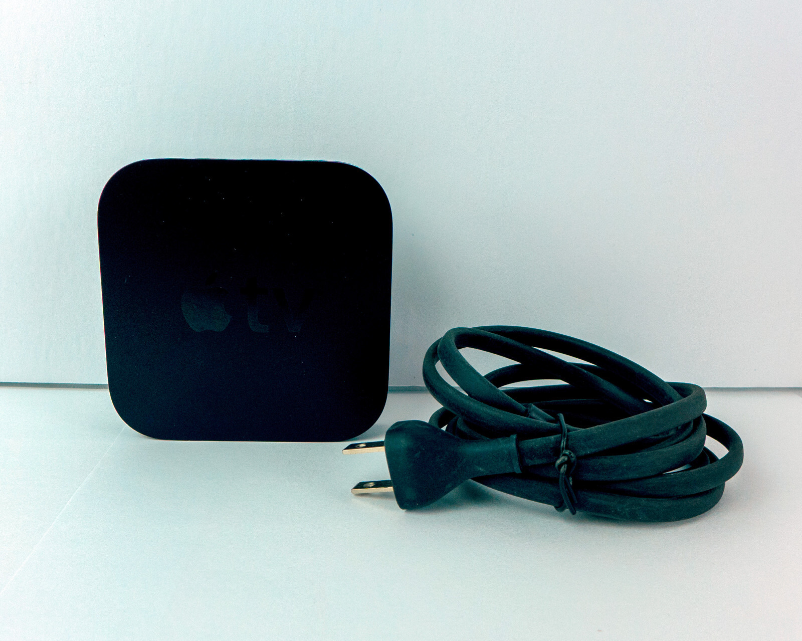 Apple TV 2 2nd Generation A1378 MC572LL/A Streaming Media Player Very Good