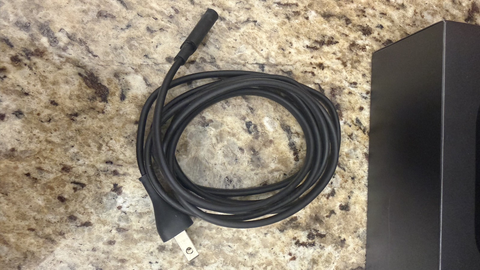 Apple TV (4th Generation) HD Media Streamer — A1625 — Fully Functional!