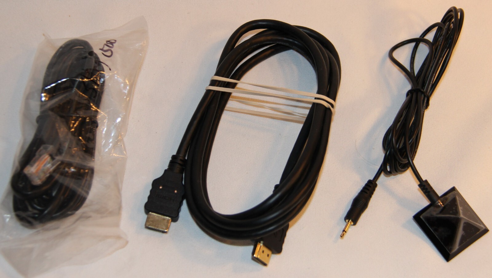 Sling Media Slingbox 500 Digital HD Media Streamer Black Remote Cables Excellent