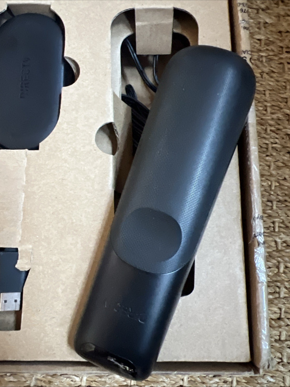 DIRECTV Gemini Air Streaming Device 4K Model P21KW-500 Wth AC Adapter and Remote
