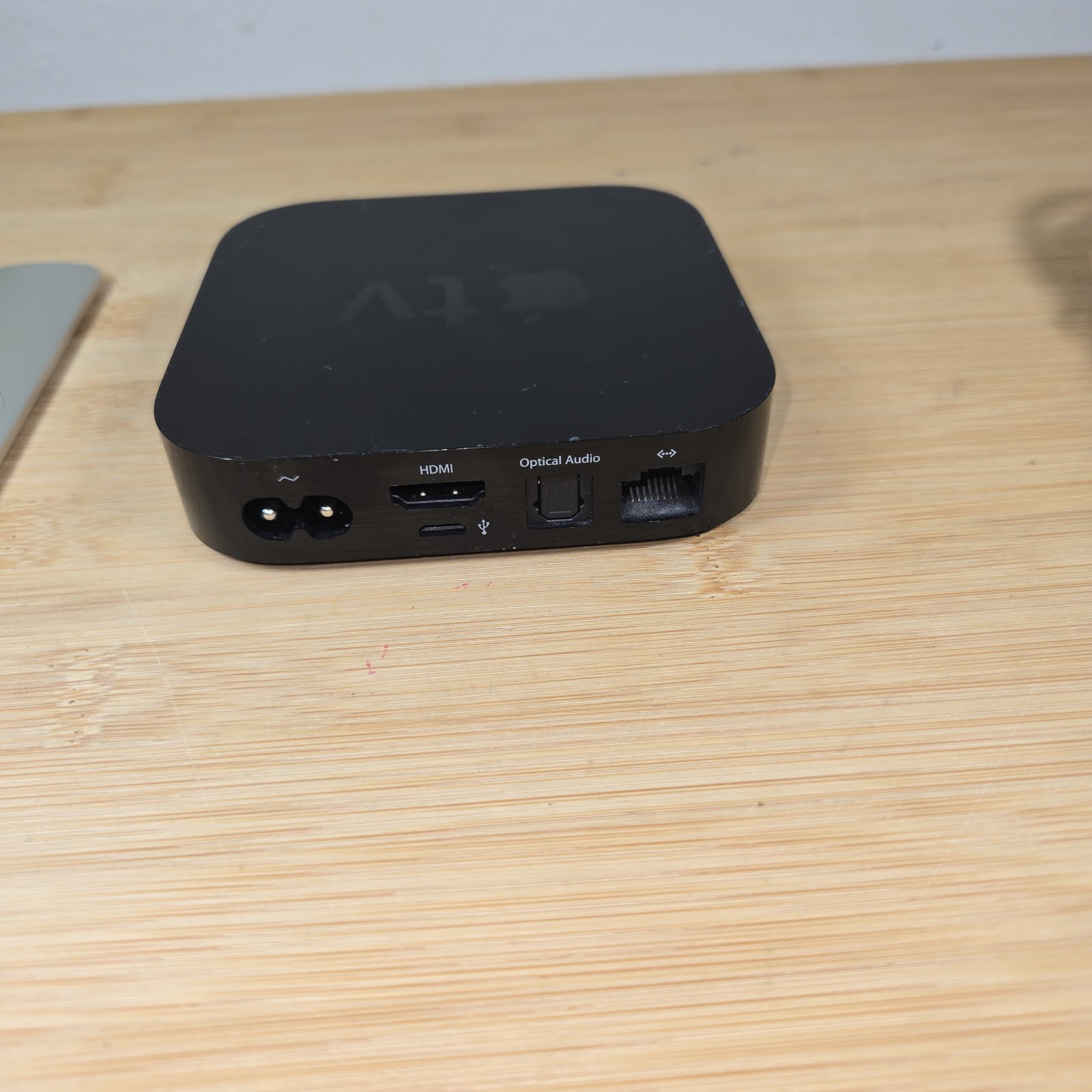 Apple TV (4th Generation) 32GB HD Media Streamer A1625 – Black (MR912LL/A)