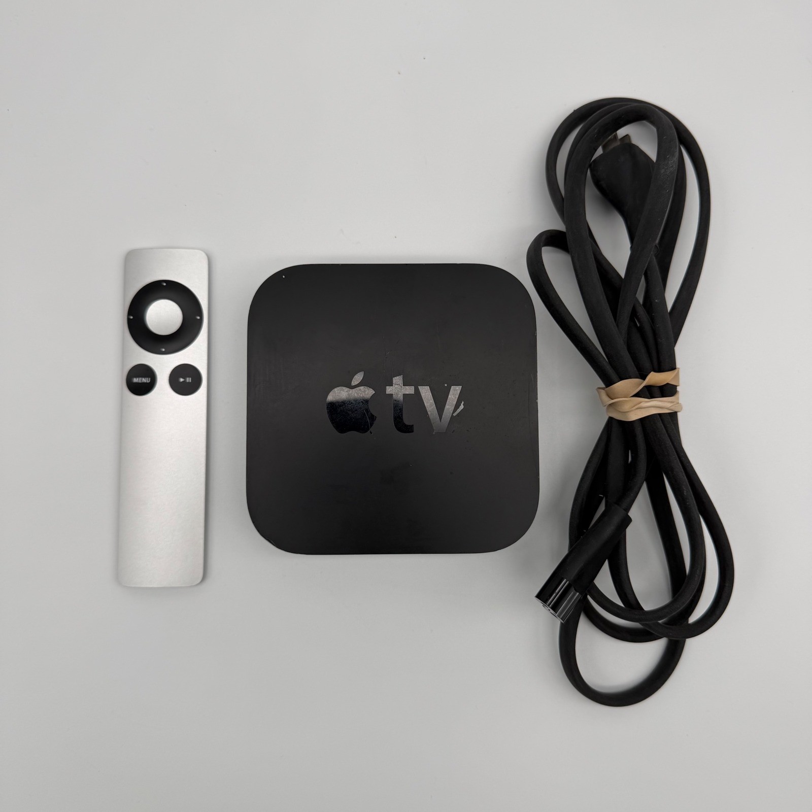 Apple TV A1378 2nd Generation Media Streamer 8GB w/ Remote & Power Cable TESTED